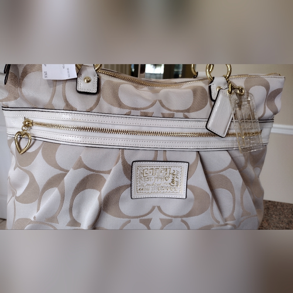 NWT Coach Poppy Daisy CC Cream khaki, White Patent Leather Trim Tote - Picture 5 of 16